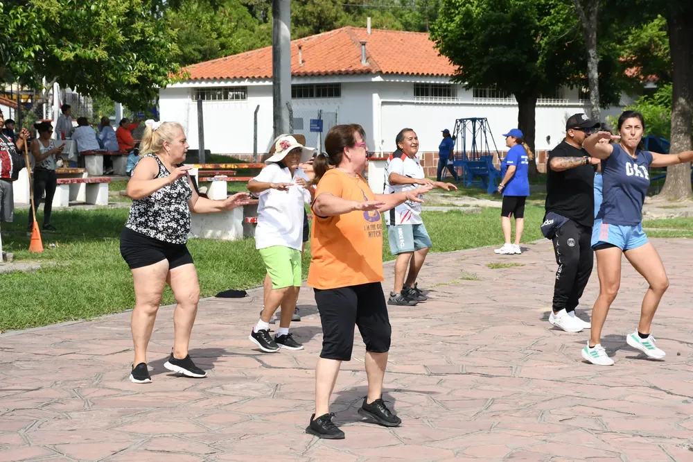 actividad-adultos-mayores-balneario-xamena-4-scaled